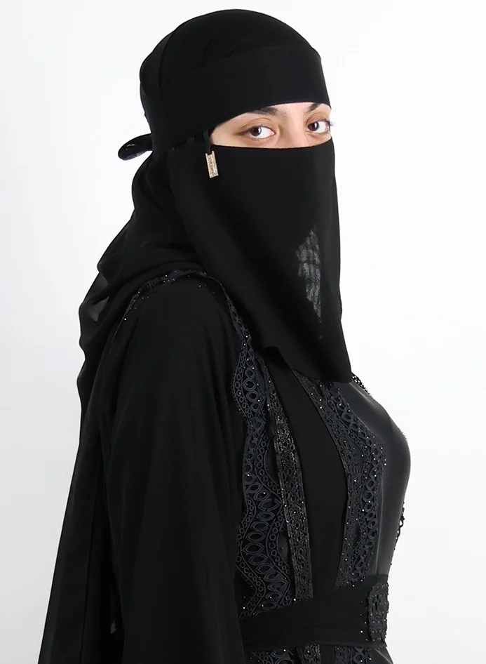 JAMEELA JAMEELA BLACK SIMPLE NIQAB WITH GOLDEN PENDANT